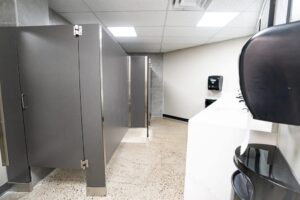 commercial bathroom cleaning services