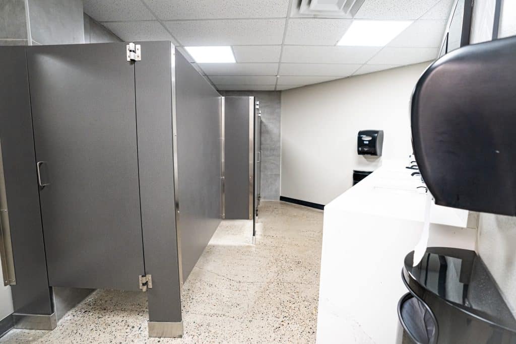 commercial bathroom cleaning services